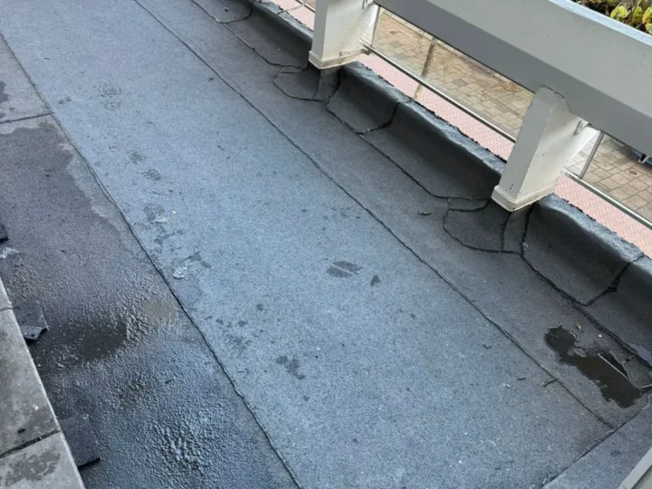 Ingewerkte aansluiting bij een plantenbak en ontluchting