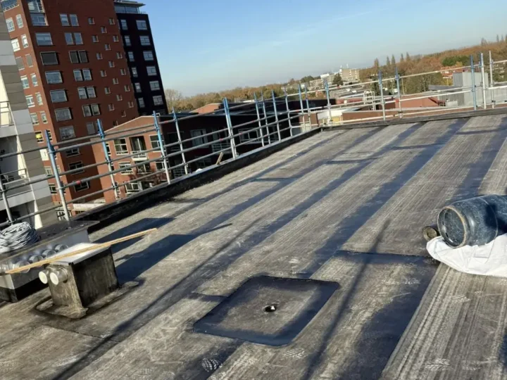 Nieuwe bitumen op het hoogste dakvlak
